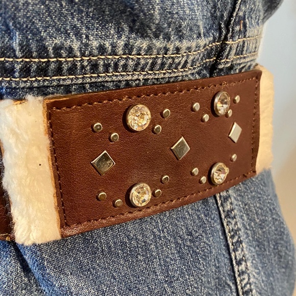 Crisca Brown Leather Belt with Silver Buckle and rhinestone Sherpa detail medium - Picture 2 of 14